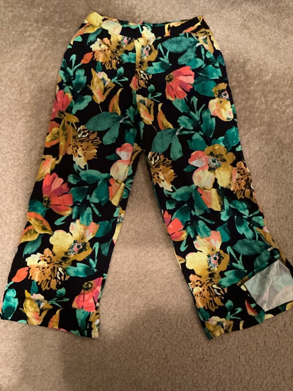 DENIM & CO Black floral Wide leg jersey beach pants with side slit (petite)